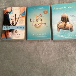 3 Paperbacks for price of 1❗️